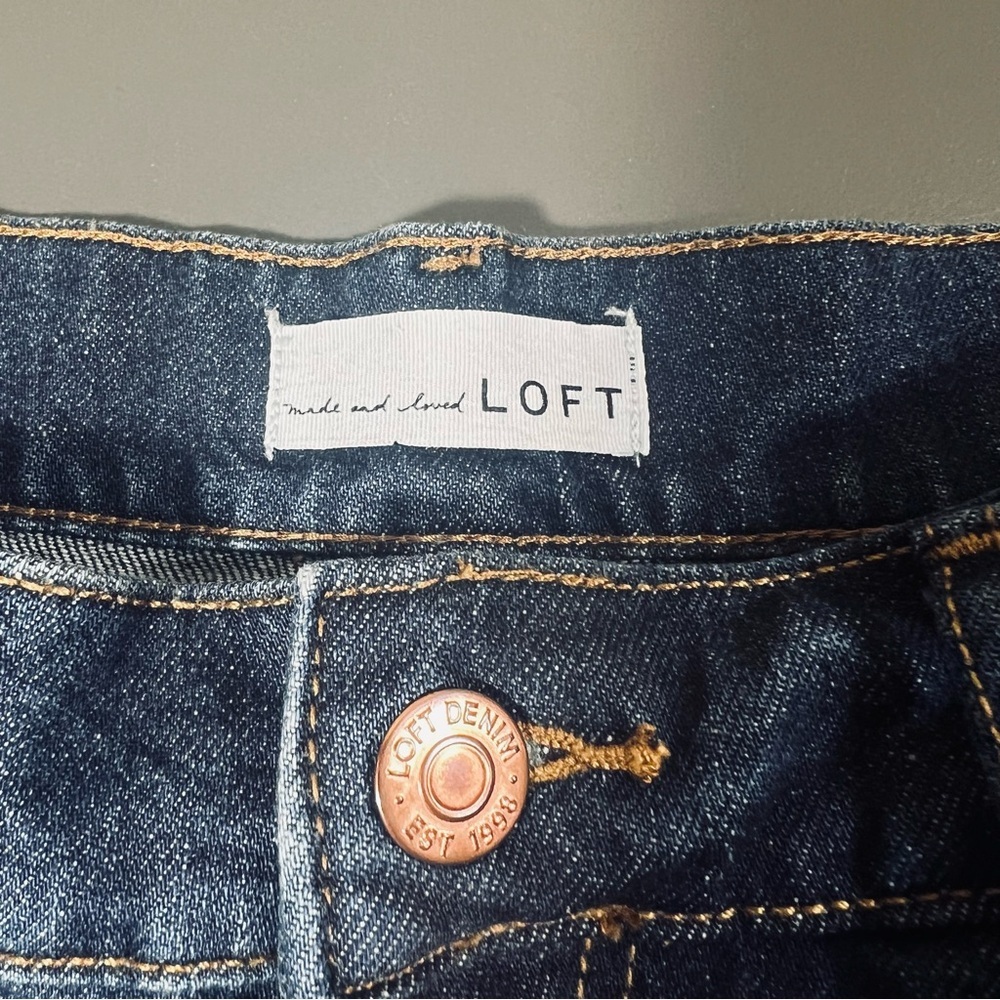 LOFT Dark Wash Denim Shorts | Cuffed Hem Mid Rise Size 6 / 28 - Picture 4 of 8